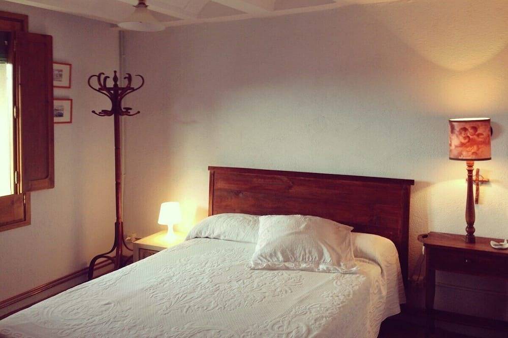 Cal Son is a house located within the urban area of ​​the town of Alpens in Alpens, Catalan Pyrenees