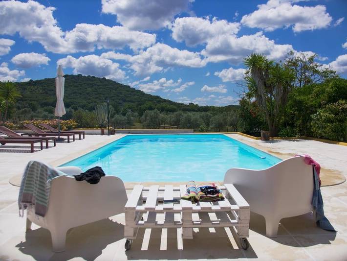 Casa de familia para 2 personas, con Balcón y Terraza además de Jardín y Piscina en Estremoz