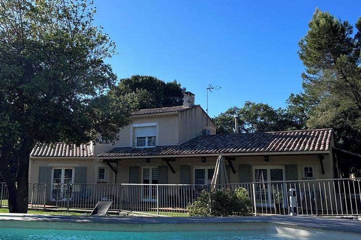 Location de vacances pour 8 personnes, avec Terrasse et Jardin à Uchaux