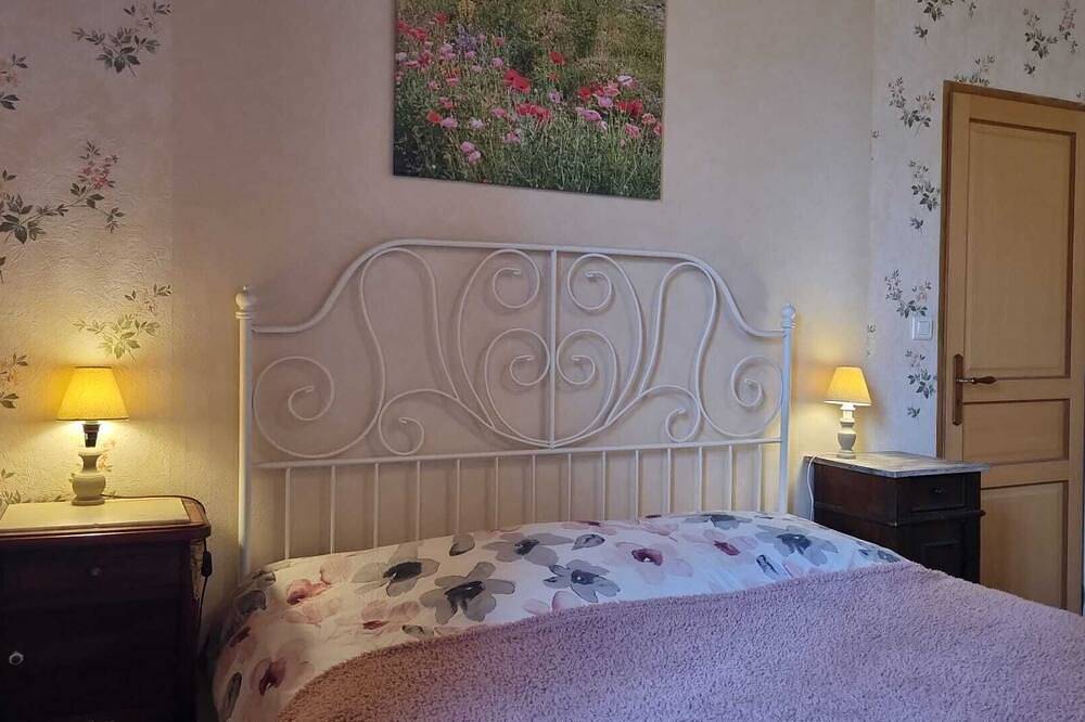 Gîte atmosphérique pour 6 personnes avec poêle à bois in Malvières, Parc Naturel Régional Livradois-Forez