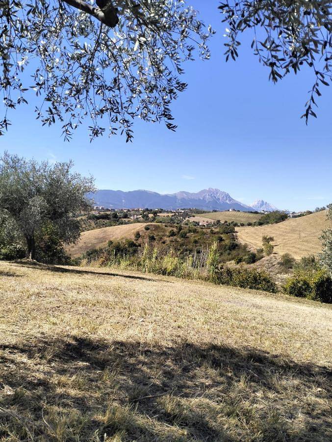 Gîte pour 7 personnes, avec vue sur le lac ainsi que vue et jardin, adapté aux familles à Penne - 2