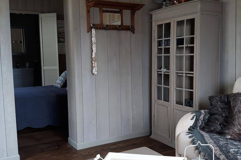 Maison esprit cabane bord canal Cazaux (15 min d'Arcachon) avec ponton privé in Cazaux, La Teste-de-Buch