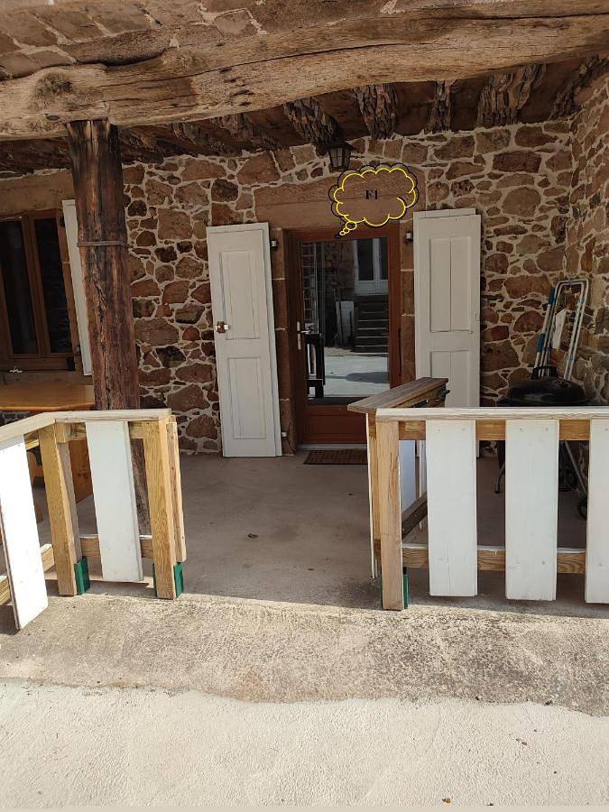 Gîte pour 5 personnes, avec terrasse à Montjaux - 2