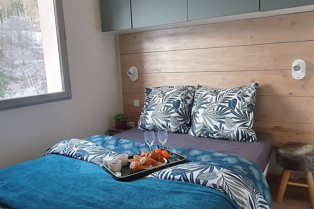 Entire apartment, Refuge Cosi: apartment in a residence at the foot of the mountains overlooking the river in Arreau, French Pyrenees