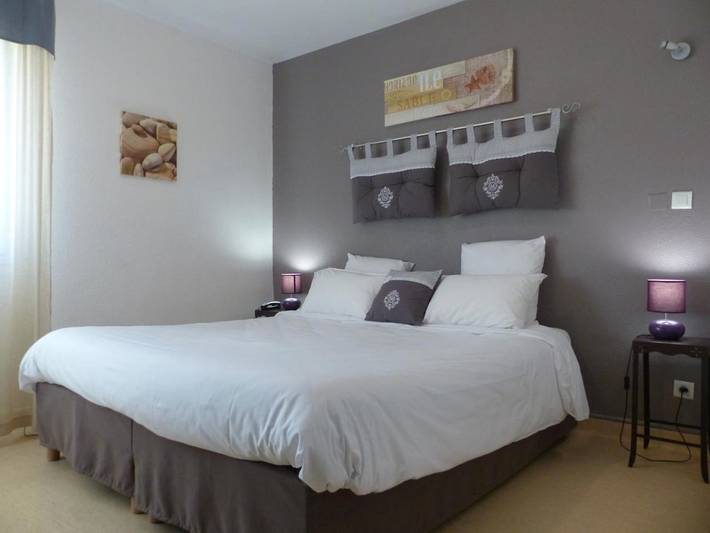 Hôtel pour 2 personnes, avec piscine ainsi que jardin et vue à Bellegarde - 2