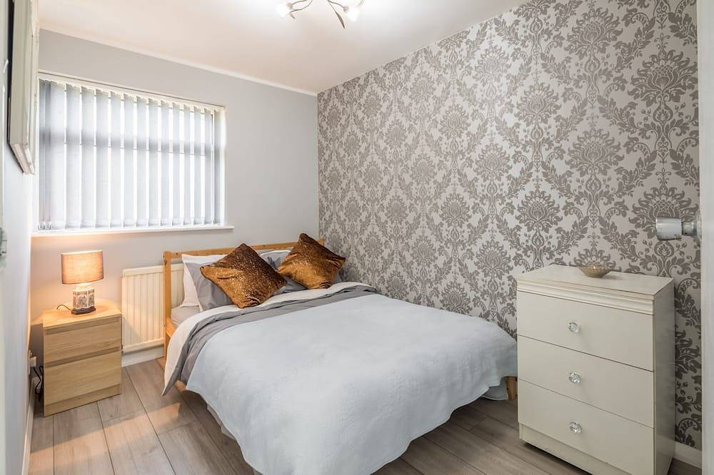 Wetherne House w/Parking & Self Checkin near L&D Hospital, Cul De Sac in Luton, Chiltern Hills