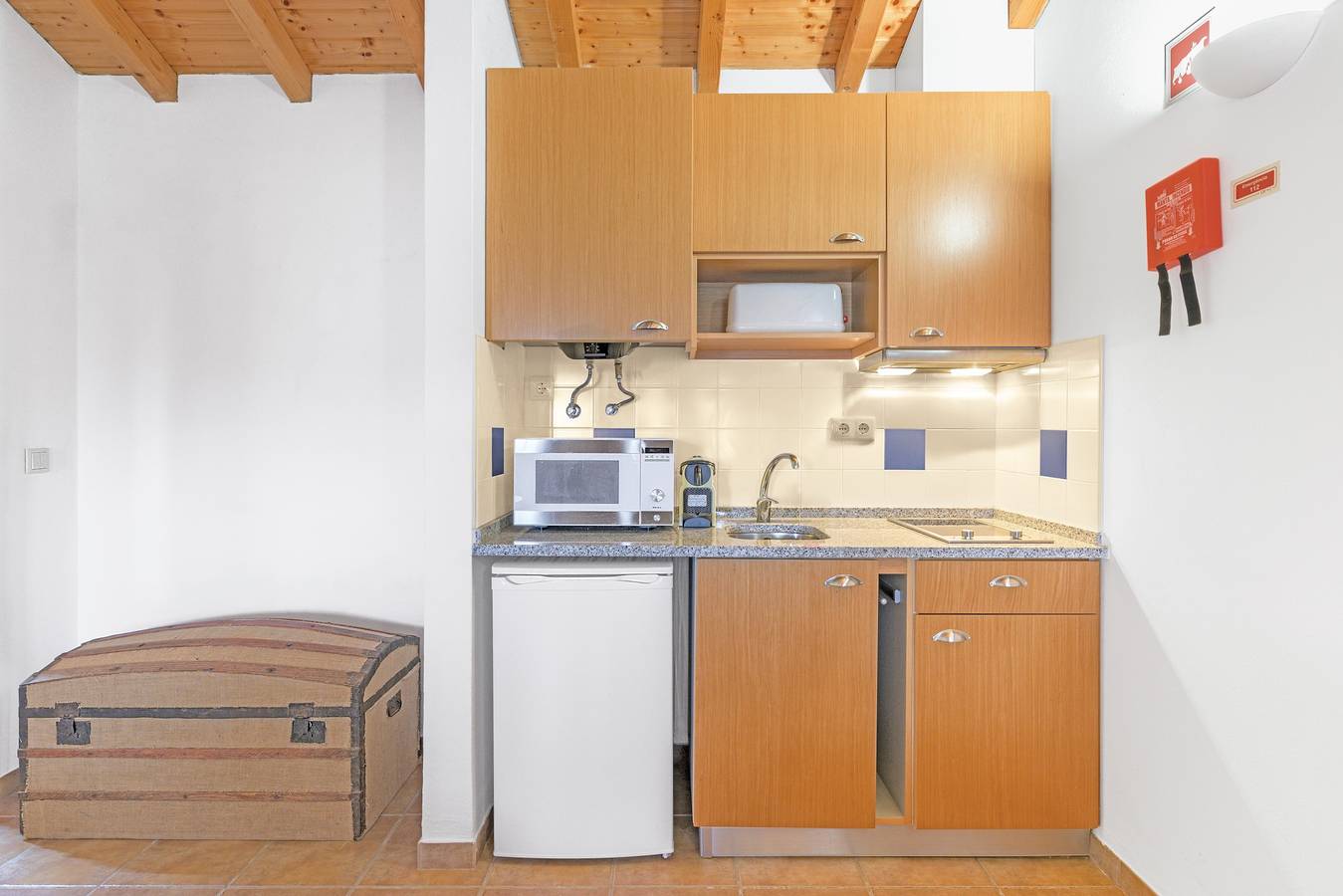 Apartamento inteiro, Casa de Férias 'Clarinha' com Vista para a Montanha, Wi-Fi e Ar Condicionado in São Luís, Costa Alentejana