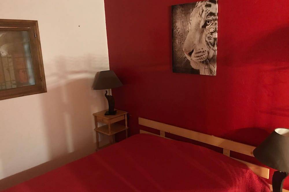 Apartamento entero, Casa rural en el paraíso rodeada de naturaleza y cerca de las playas, acceso al parque de animales in Saint-Florent, Region de Calvi