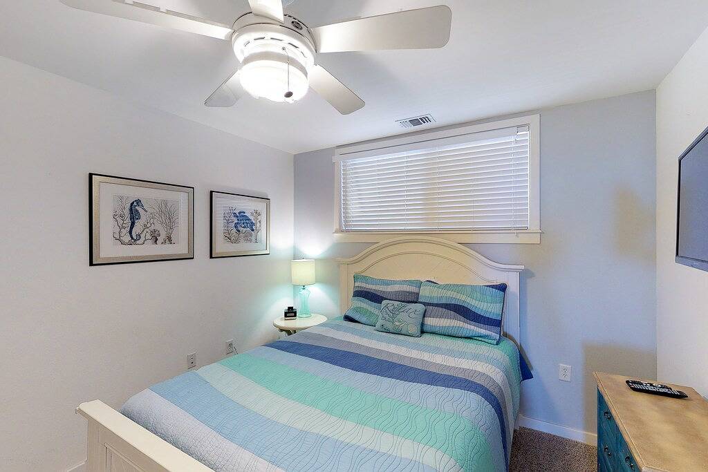 Ganze Wohnung, Oceanfront, 2-story penthouse with 3 balconies, 3 pools & 2 gyms in Virginia Beach