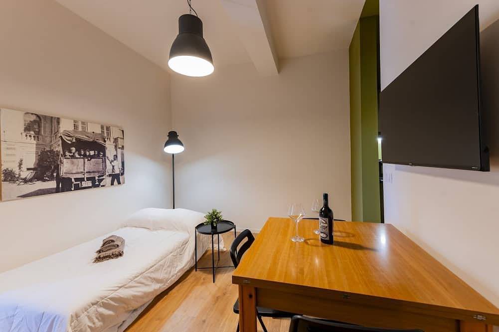 Entire apartment, Guesthost - Modern 60 sqm apartment, ideal for 4 people, located on the ground floor of a renovated single house Without a lift (one step to access it). The accommodation is located in Pescara Colli, in a quiet residential neighborhood, where you can enj in Pescara, Pescara Province