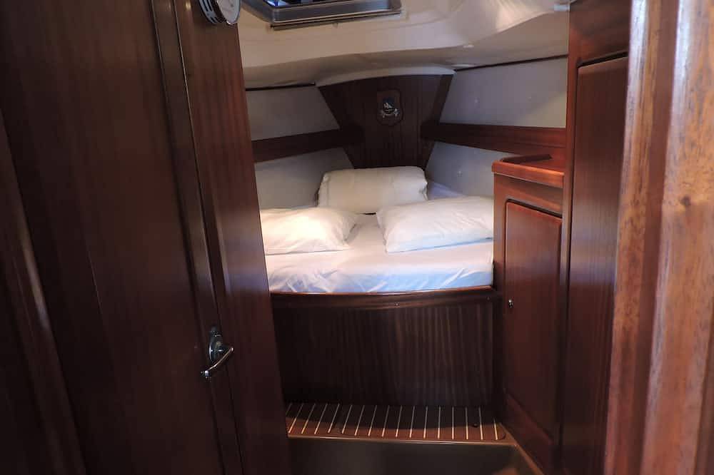 Übernachtung an Bord eines Segelboots + 1 Stunde Tourangebot in Canidelo, Porto Distrikt