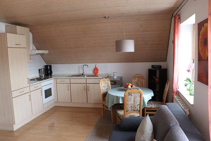 Ganze Ferienwohnung, Haus Zurell - Ferienwohnung Elster, 55qm, 2 Schlafzimmer, max. 4 Personen in Markdorf, Region Bodensee-Oberschwaben