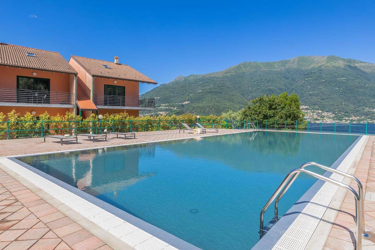 Ganze Wohnung, Monolocale con soppalco Brezza del lario by Varenna Holidays da 11 a 18 e da 28 a 35 in Dervio, Orobie Alpen West