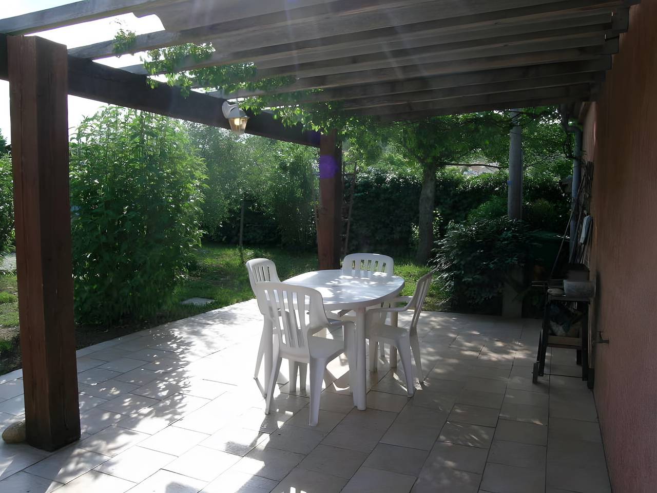 Gîte l'oliveraie tranquilo y sombreado in Ruoms, Ardèche