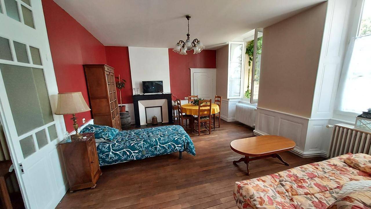 Appartement entier, Studio in Châteaumeillant, Saint-Amand-Montrond