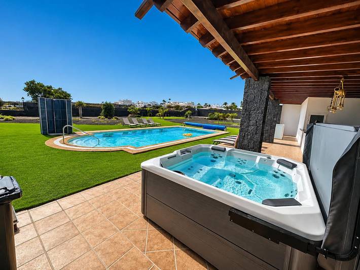 Villa für 21 Personen, mit Whirlpool und Terrasse sowie Garten auf Lanzarote - 2