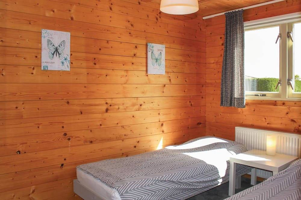 2 bedroom beautiful home in Sint-Annaland in Sint-Annaland, Niederländische Nordsee