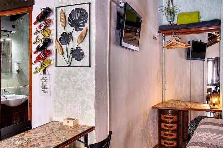 Ganze Wohnung, Romantik-Studio-Eigenes Badezimmer-Strassenblick-Apartment/Studio in Canillas de Aceituno, Cordillera Penibética