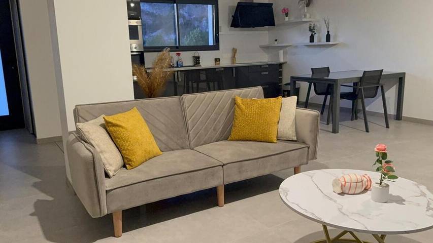 Location de vacances pour 6 personnes, avec vue et terrasse à Sillingy