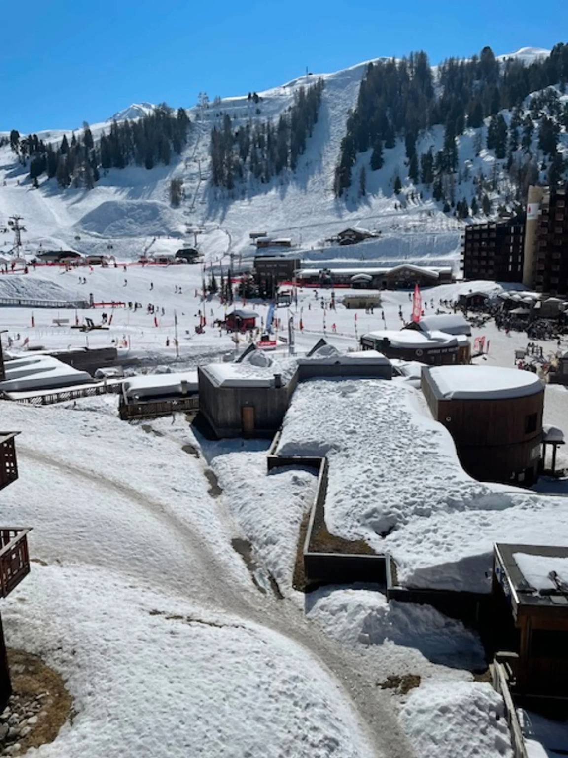 Appartement entier, Appartement 'Lesetoilesdelaplagne - Le Carroley' avec vue montagne, piscine partagée et balcon in La Plagne, La Plagne-Tarentaise