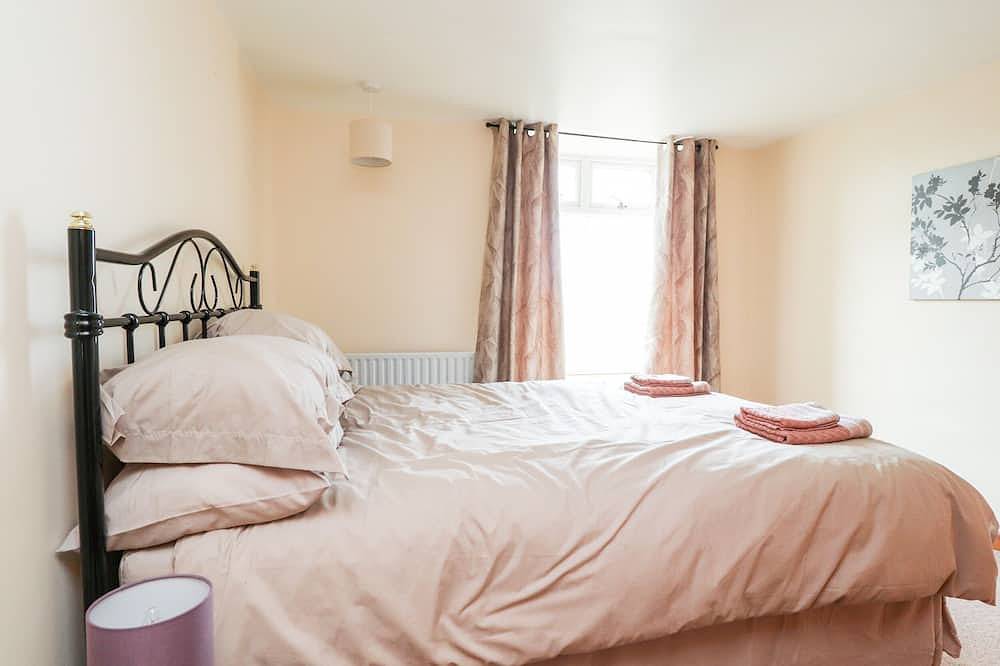 Rivendell, pet friendly, character holiday cottage in Holmfirth in Holmfirth, West Yorkshire