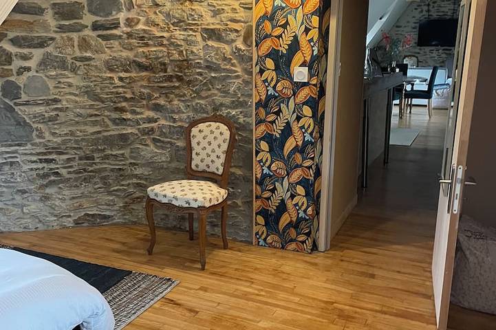 Gîte pour 6 personnes, avec jardin et terrasse à Plounéventer - 4