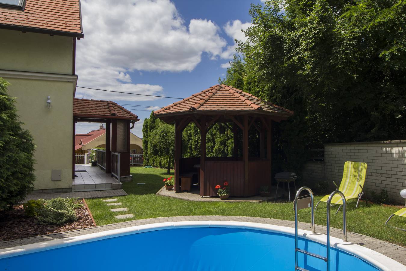 Ferienhaus mit geheiztem Aussenpool, Klima, Panorama auf Balaton in Balatonfűzfő, Plattensee nordufer