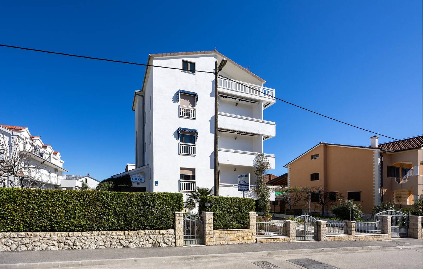 Ganze Ferienwohnung, Charmantes Apartment mit Terrasse, WLAN und Strandzugang in 2 km Entfernung in Kastel Novi, Kaštela