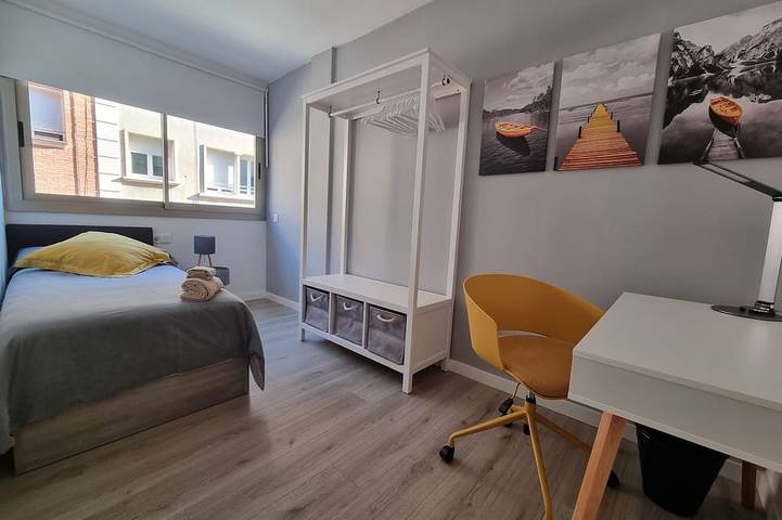 Appartement entier, Qehome · Free Ev Parking · 50min Barcelona · Near Montserrat in Manresa, Pla de Bages DO