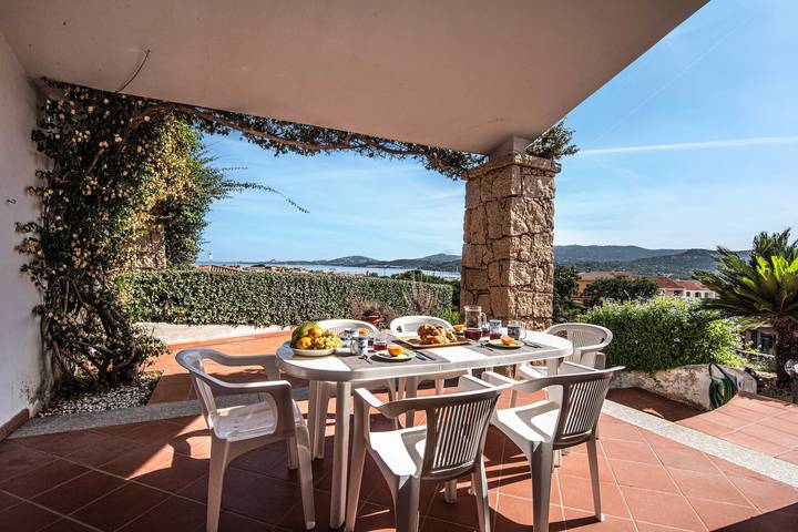 Gîte pour 6 personnes, avec Vue sur l’océan ainsi que Terrasse et Bassin pour enfant à Cannigione
