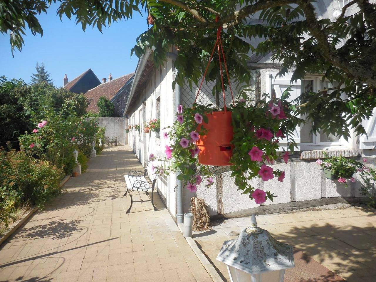 Comfort Triple Room with Shower in Cormeray (Loir-et-Cher), Région de Blois