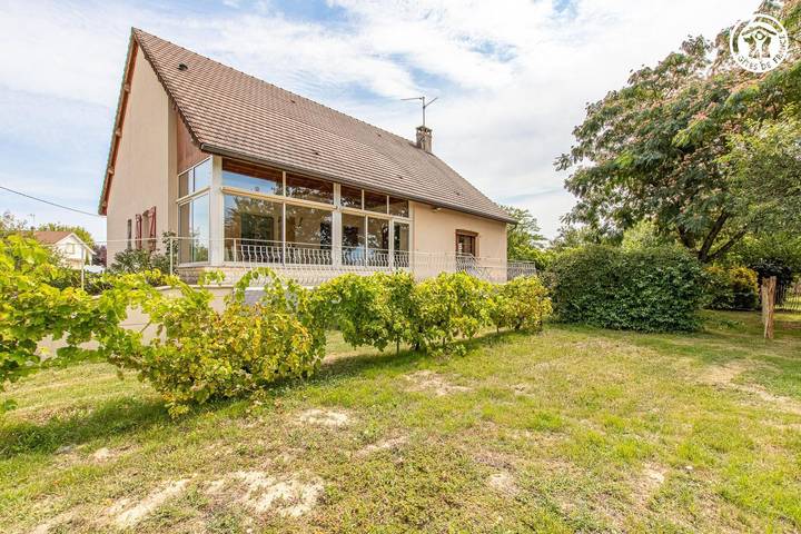 Gîte pour 6 personnes, avec terrasse et jardin à Saint-Rémy (Saône-et-Loire)
