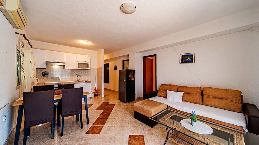 Gîte pour 4 personnes, avec terrasse dans Lastovo - 3