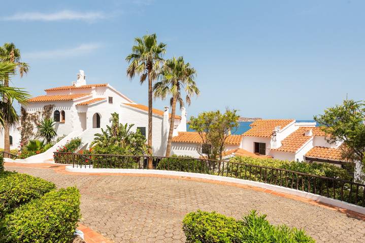 Ganze Wohnung, Ferienwohnung 'Vistafaro' mit Meerblick, Gemeinschaftspool und Wlan in Platja de Fornells, Es Mercadal