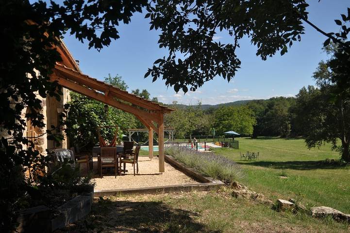 Gîte pour 4 personnes, avec jardin et piscine