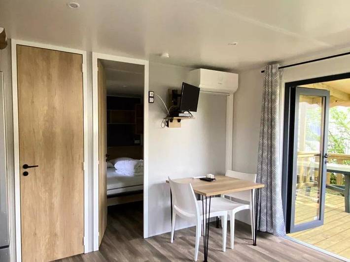Camping La Clairière - Mobilhome 2 personnes - Premium 2 Pièces 2 Personnes Climatisé + Tv in Saint-Paul-en-Born, Côte d’Argent