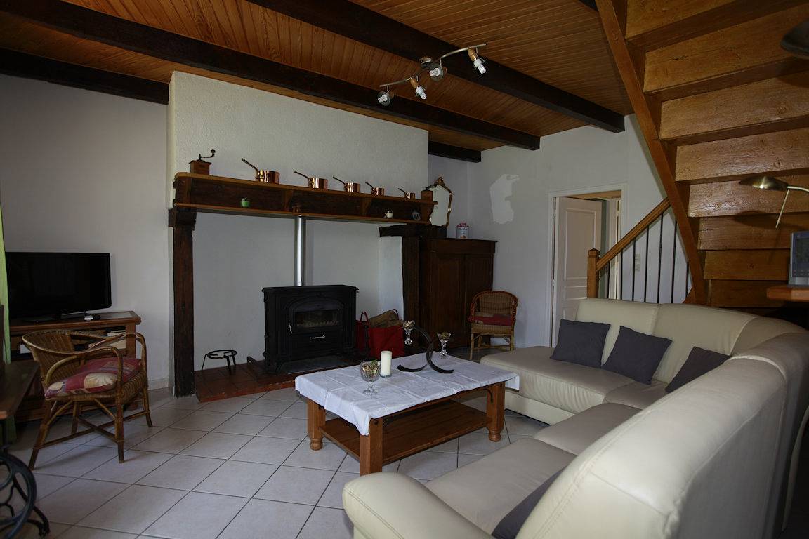 Gîte avec piscine privée chauffée (32°) et Spa Gite Naturiste in Labesserette, Région d'Aurillac
