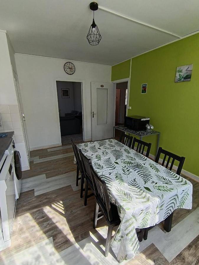 Appartement entier, Two-Bedroom Apartment in Orcival (Puy-de-Dôme), Parc naturel régional des Volcans d'Auvergne