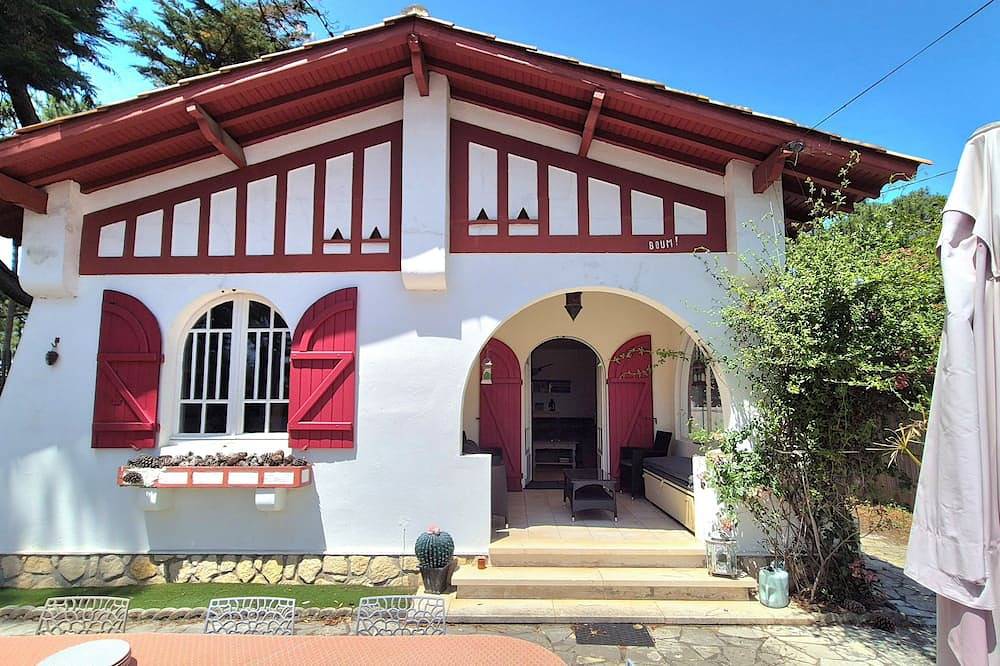 Charming family villa in the heart of the Cap Ferret peninsula in Le Canon, Lège-Cap-Ferret