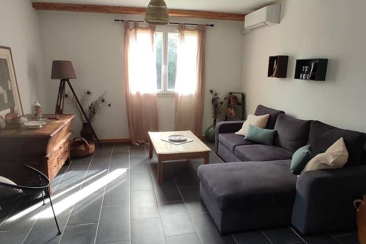 Family home surrounded by olive groves and scrubland, close to the Tizzano beaches. in Sartena, Sartène e dintorni