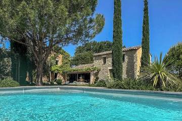 Gîte pour 10 personnes, avec jardin et terrasse, animaux acceptés à Saint-Christol-de-Rodières