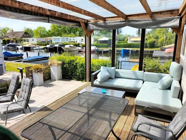 Camping voor 4 personen, with Terras and Tuin as well as Zwembad and Uitzicht in het Nationaal Park Weerribben-Wieden