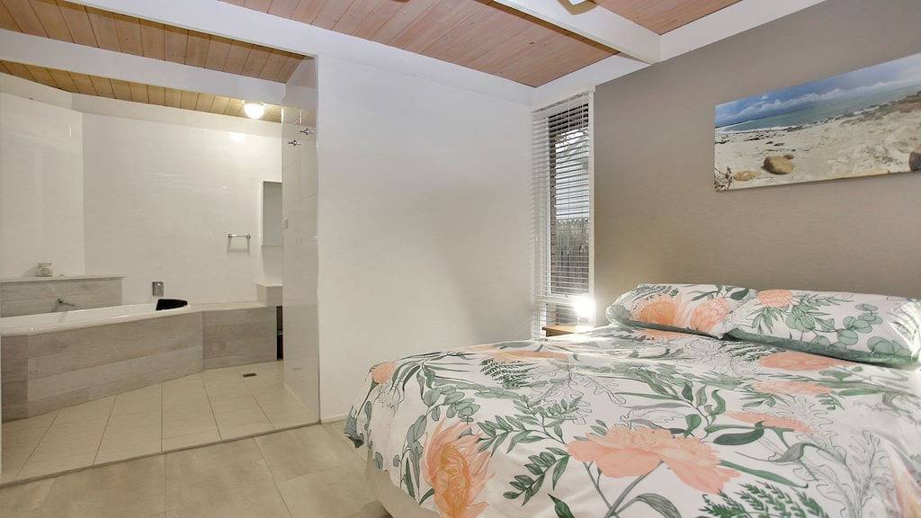 Holiday Home for 8 People in Hawks Nest, Hunter Valley