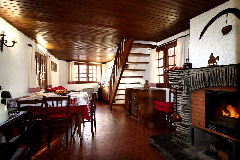 Gemütliches Bergdorfhaus in Estavar, Prades und Umgebung