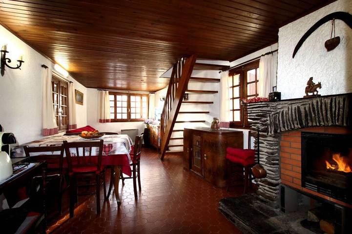 Gîte pour 7 personnes, avec Terrasse à Estavar