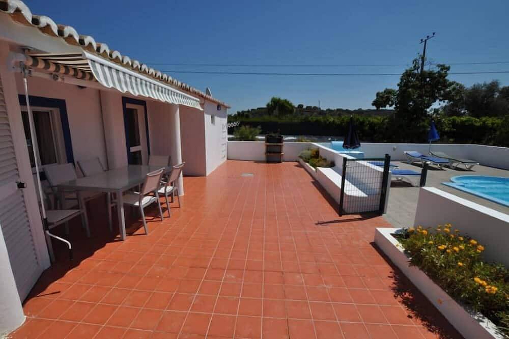 Kleine Villa mit 3 Schlafzimmer, 2 Badezimmer, Wi-Fi, Klimaanlage, Schwimmbad. muitos in Silves, Faro Distrikt