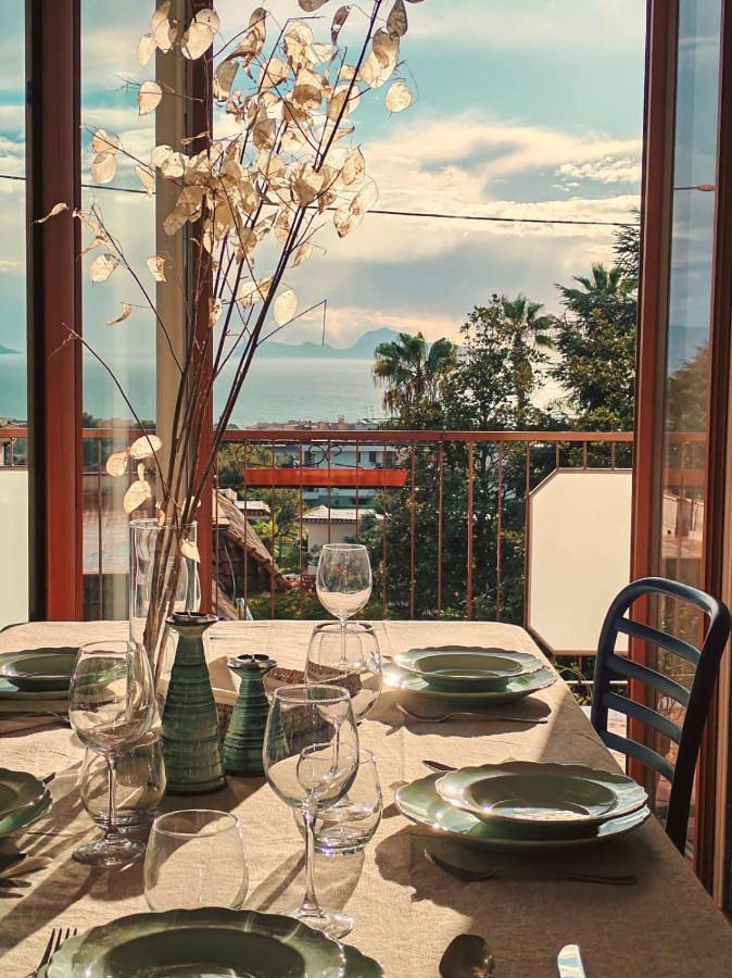 B&b per 2 persone, con panorama e giardino nonché balcone in Torre del Greco