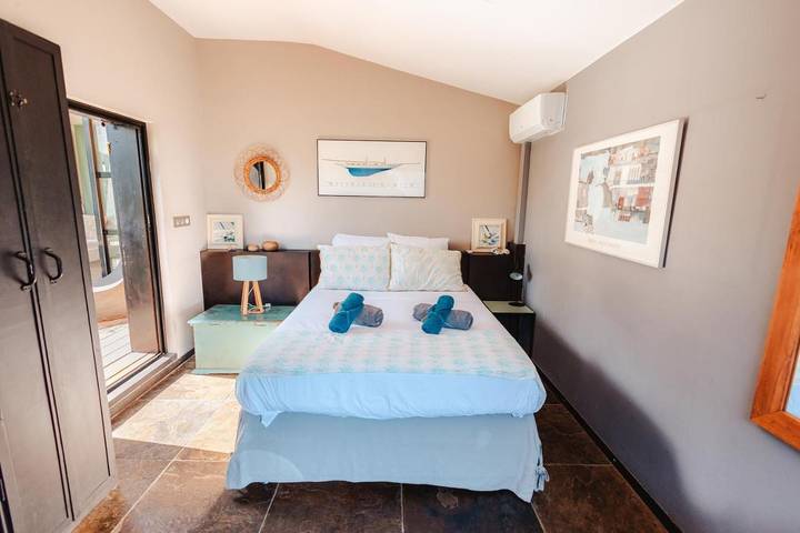 Location de vacances pour 10 personnes, avec vue ainsi que jardin et piscine à La Saline les Bains - 4