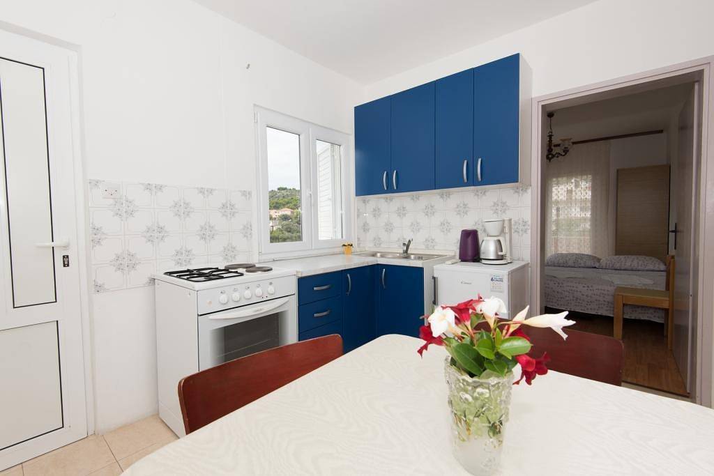 Apartamento entero, Ferienwohnung in Stupin Čeline mit Meerblick, Terrasse, Klimaanlage, W-Lan (5149-2) in Rogoznica, Condado de Šibenik-Knin