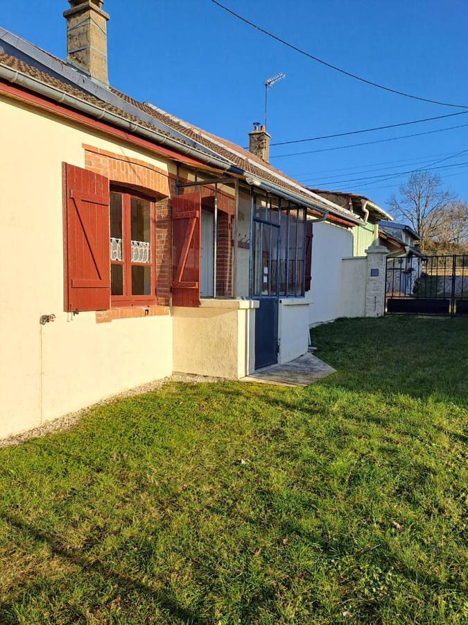 Gîte pour 8 personnes, avec vue et terrasse à Arconville